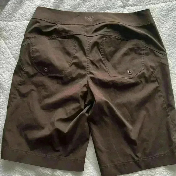 Arc'Teryx size 8 snap and zip  close shorts - Picture 8 of 15